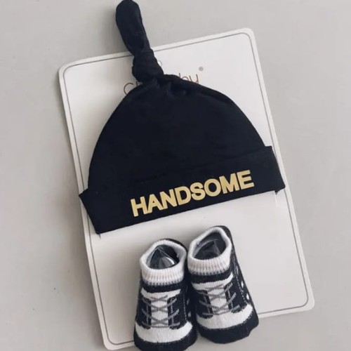 ROUND HB WITH SOCKS