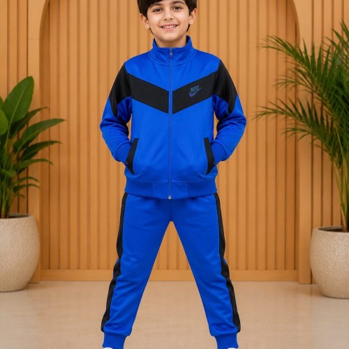 NIKE TRCKSUIT 42